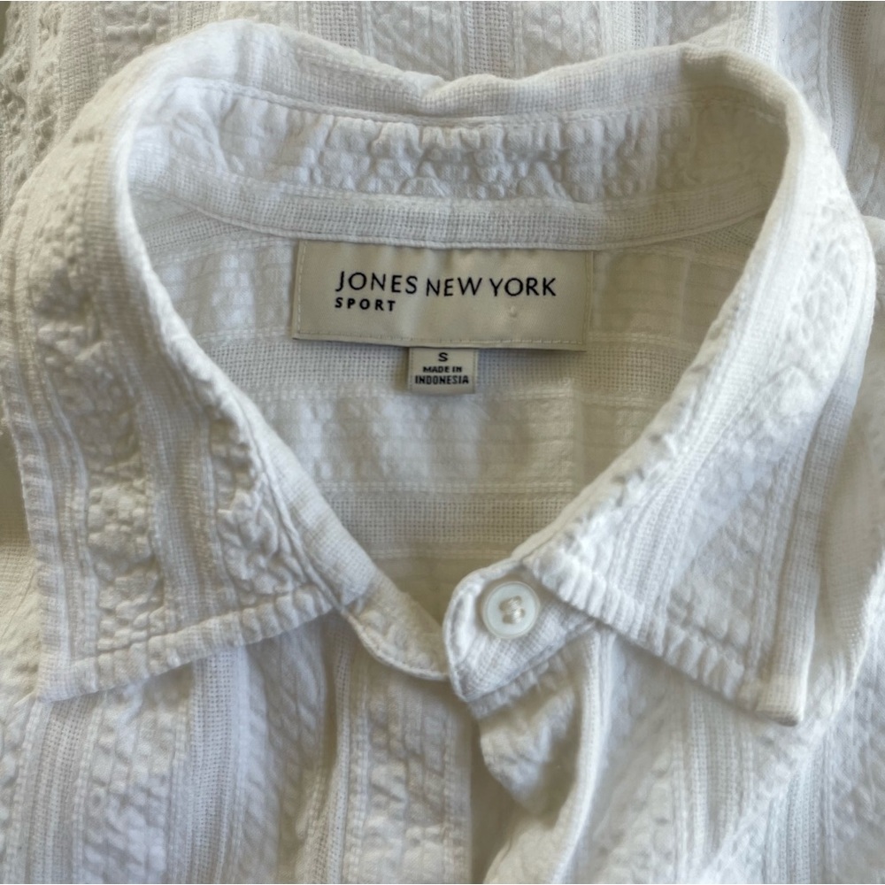 White Sleeveless Cotton Textured Stripe Button-Front Blouse - Picture 11 of 11
